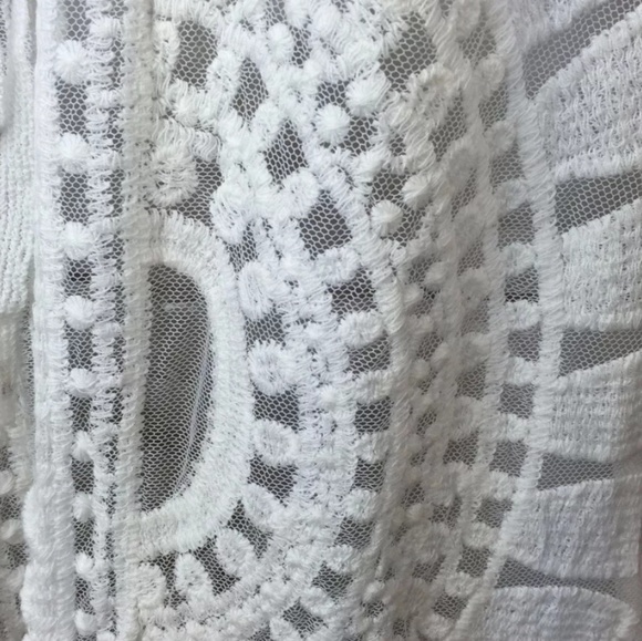 ONE LEFT! ▫️Lace Floral Kimono. - Picture 4 of 7